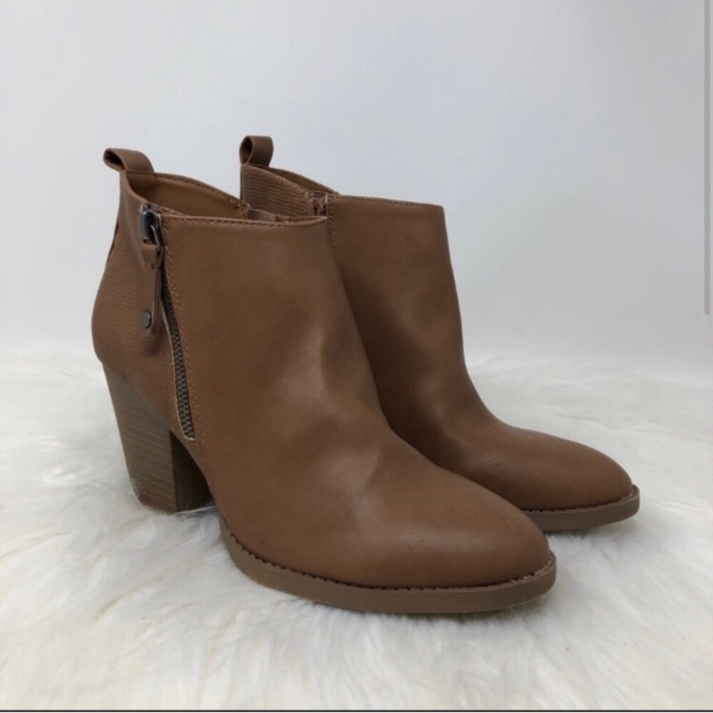 Universal Thread Tan Ankle Boots
